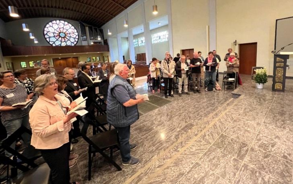 Messe in der Kirche des Herz Jesu Hauses (c) Vilson Ramaj Messe in der Kirche des Herz Jesu Hauses