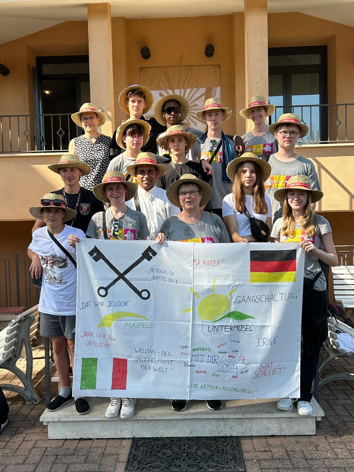 Gruppenfoto 2 Messdienerromwallfahrt (c) Eva Maria Müller Gruppenfoto 2 Messdienerromwallfahrt